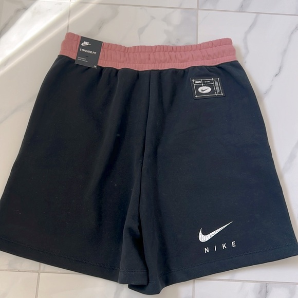 🆕 Nike Spell Out Fleece Black Pink Splatter Camo Oversized Shorts Women’s M - Picture 4 of 14